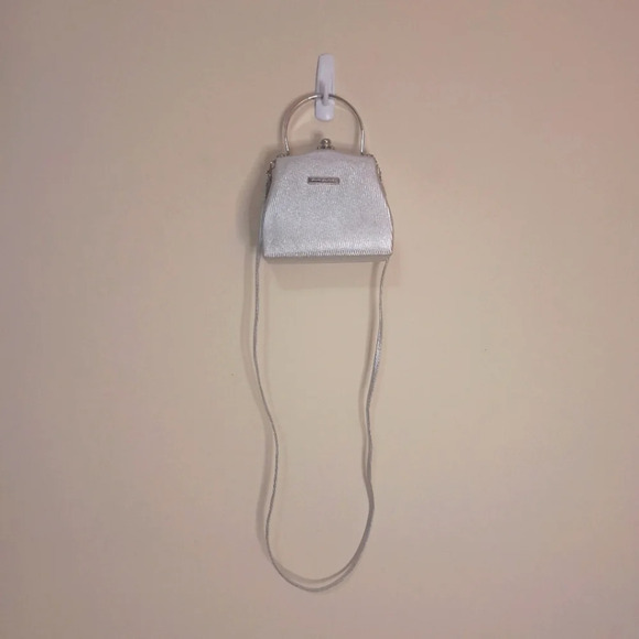 Heyes Y2K hard sided silver metallic mini cross body bag - Picture 2 of 15